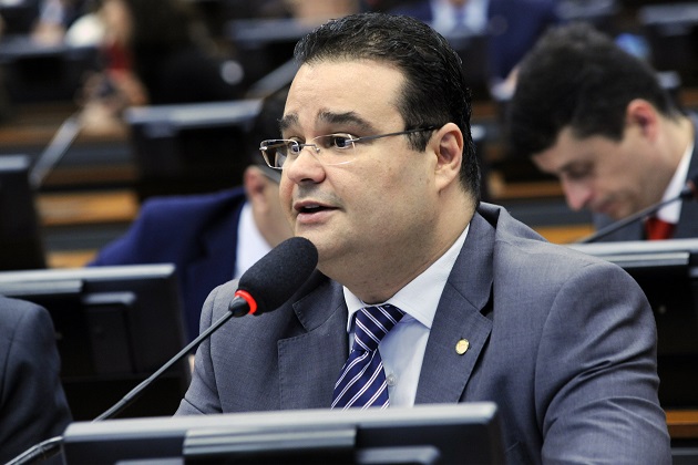 Projeto estabelece jornada semanal de 30 horas para condutor de ambulância